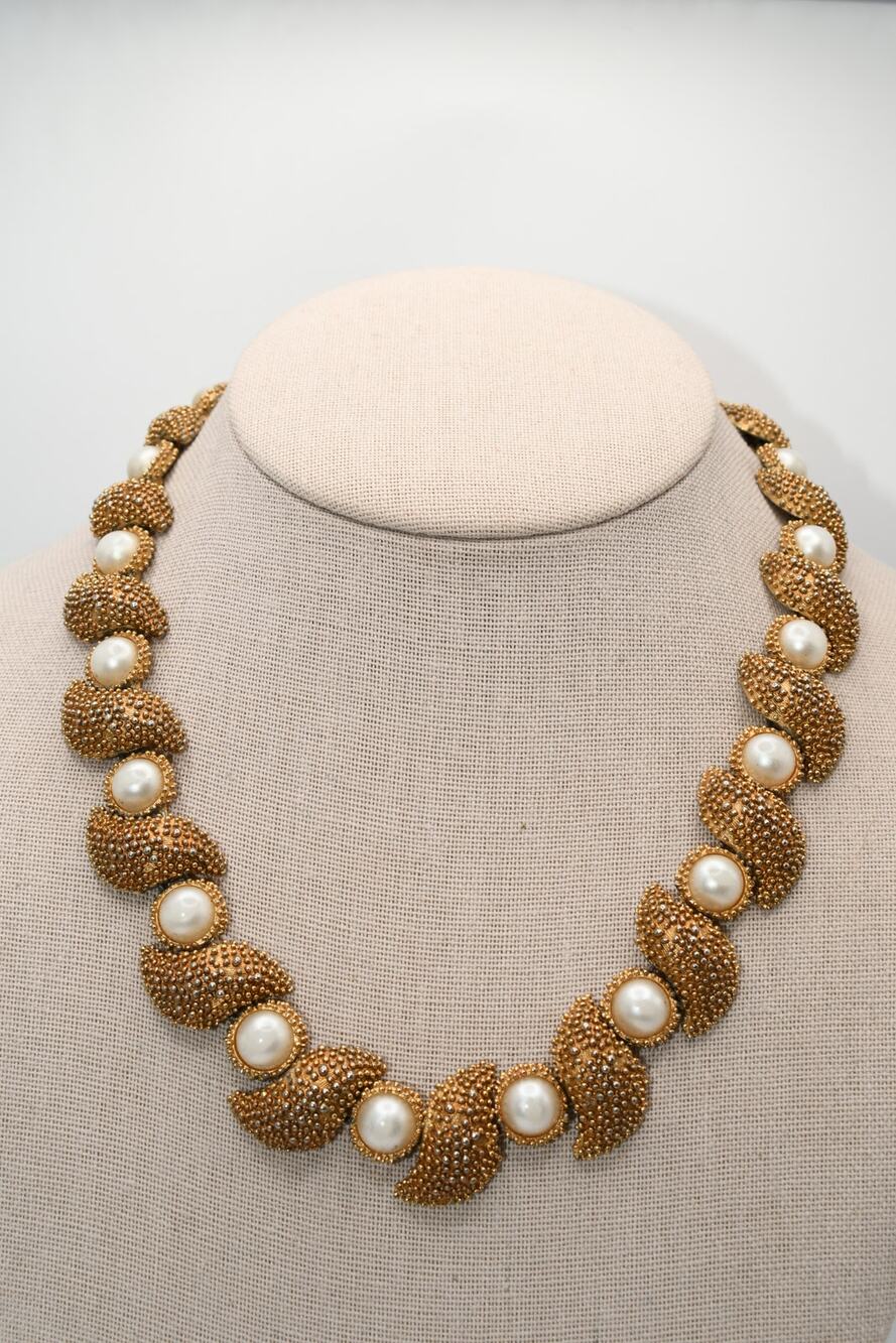 Vintage Trifari Brutalist Faux Pearl Gold Tone Choker Necklace 17 Inch